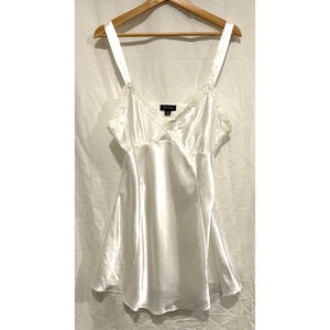 Jones New York - White satin Camisole with lace accents women's size XL